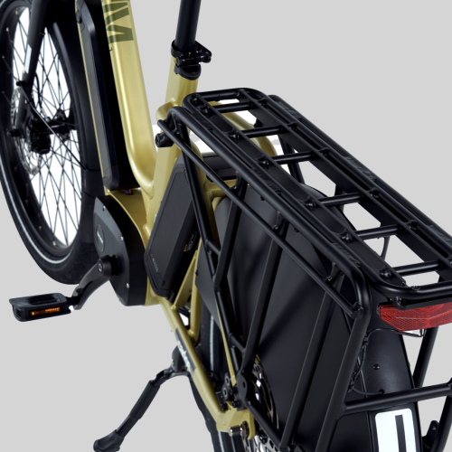Stabiler und großer Cargo-Gepäckträger für bis zu 65 kg Zuladung. (2 Kinder bzw. 1 Erwachsener)